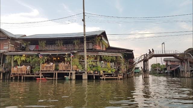 Si Yaek Huatakhe Cafe & Guesthouse